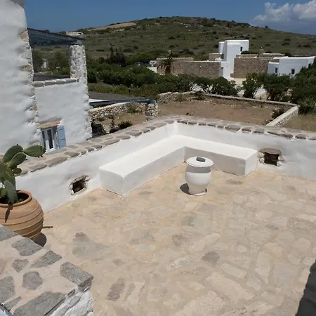 Vent D'est, Isterni, Paros בית נופש