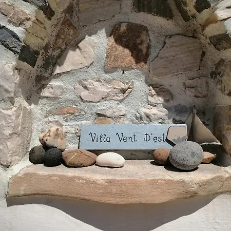 Vent D'est, Isterni, Paros בית נופש
