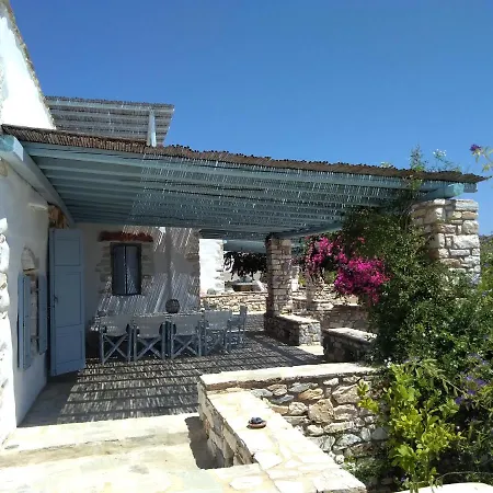 Vent D'est, Isterni, Paros בית נופש